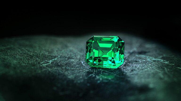 Gemstone - Various photo - emerald